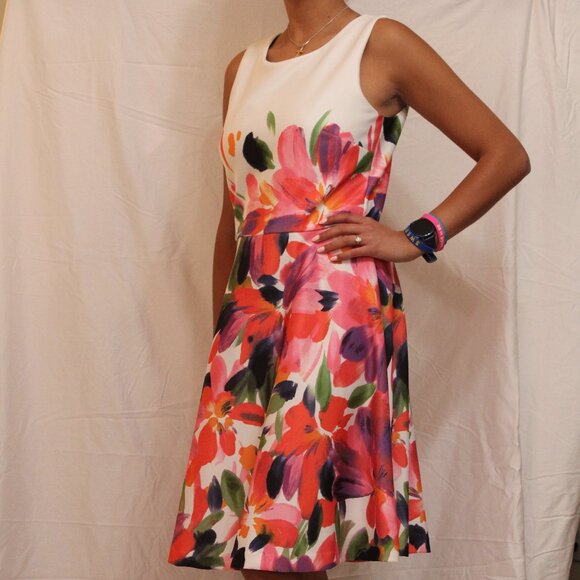 Beautiful "Easter" Sunday Floral Dress - Picture 9 of 10